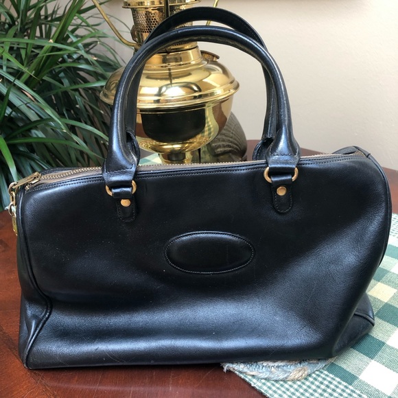 Handbags - Vintage Morris Moskowitz black leather satchel purse.